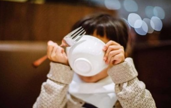 7-24個月的寶寶如何餵養?每天吃幾次奶幾次飯?安排指南可收藏 7-24個月的寶寶如何餵養?每天吃幾次奶幾次飯?安排指南可收藏