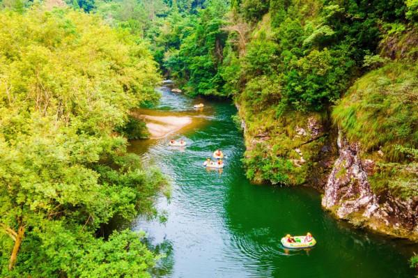 夏季漂流絕佳去處,河道全長3.5公里落差50米,驚險刺激又安全 夏季漂流絕佳去處,河道全長3.5公里落差50米,驚險刺激又安全