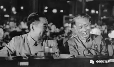 1976年1月8日，敬愛的周總理與世長辭，他一生為國為民，鞠躬盡瘁