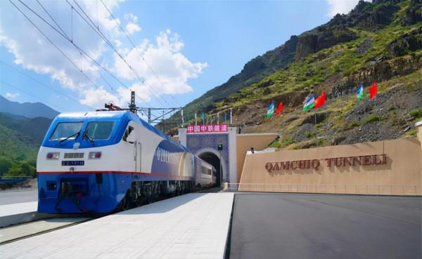 34億大單，美歐無人敢接？中國霸氣承諾，900天修成世界最難鐵路