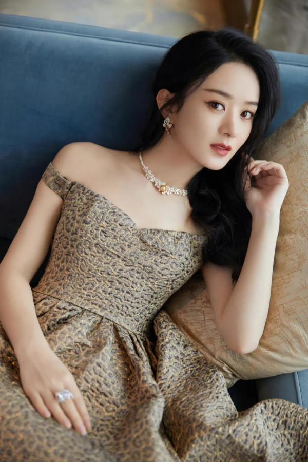 趙麗穎上一階段代言綜藝雜誌各種美圖層出不窮，突然沉寂好想你