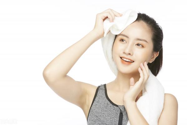 45歲後的女人，若不想身上2處易“發福”，體重多少斤才算正常？