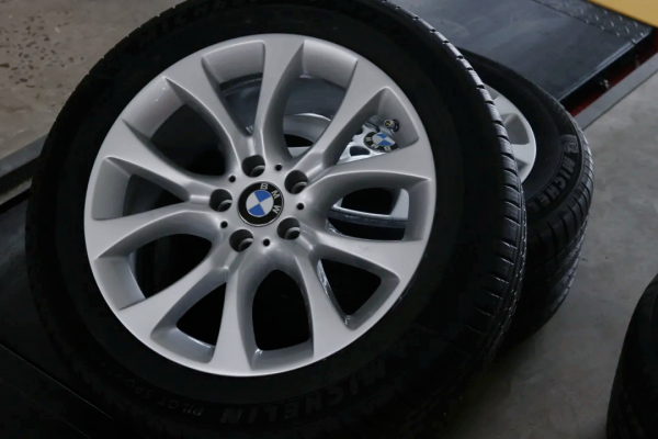 翻新“破爛不堪”的寶馬X5,車主硬是把X5當拖拉機開了7年 翻新“破爛不堪”的寶馬X5,車主硬是把X5當拖拉機開了7年