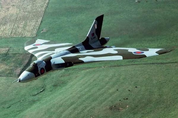 英國的驕傲火神轟炸機，戰鬥力非常強大，馬島戰爭的重要貢獻者