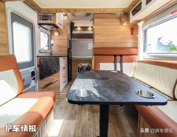 新款依途房車,有航空鋁車身和2張2米大床,四口之家玩安心又舒服 新款依途房車,有航空鋁車身和2張2米大床,四口之家玩安心又舒服