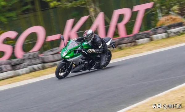 不求虛名只做自己：貝納利Tornado 252動態及賽道測評