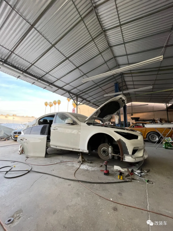 身中VIP劇毒的英菲尼迪Q50車主，即使吃白粥配榨菜也要堅持改裝