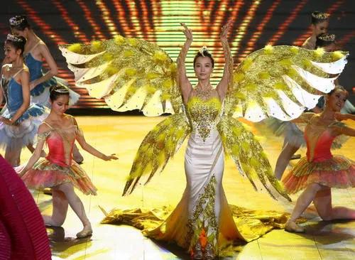 盤點歷屆8位金鷹女神造型，誰的造型最美？