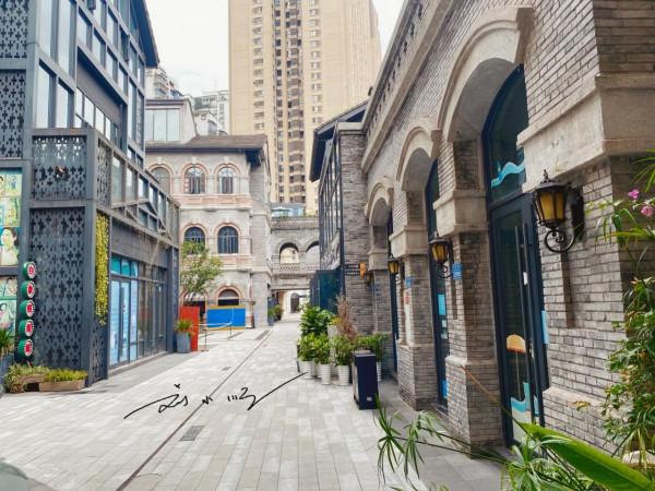 重慶最早的CBD,曾經熱鬧非凡,如今已升級改造,卻依然冷冷清清 重慶最早的CBD,曾經熱鬧非凡,如今已升級改造,卻依然冷冷清清