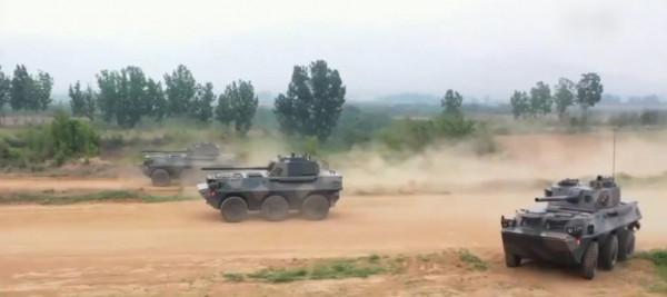 黑人士兵使用中國武器，開中國戰車，網友對此表示：這合理嗎？