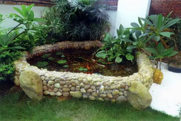陽臺撒點鵝卵石再砌個水池,在家做個“後花園”,樓上鄰居也要學 陽臺撒點鵝卵石再砌個水池,在家做個“後花園”,樓上鄰居也要學