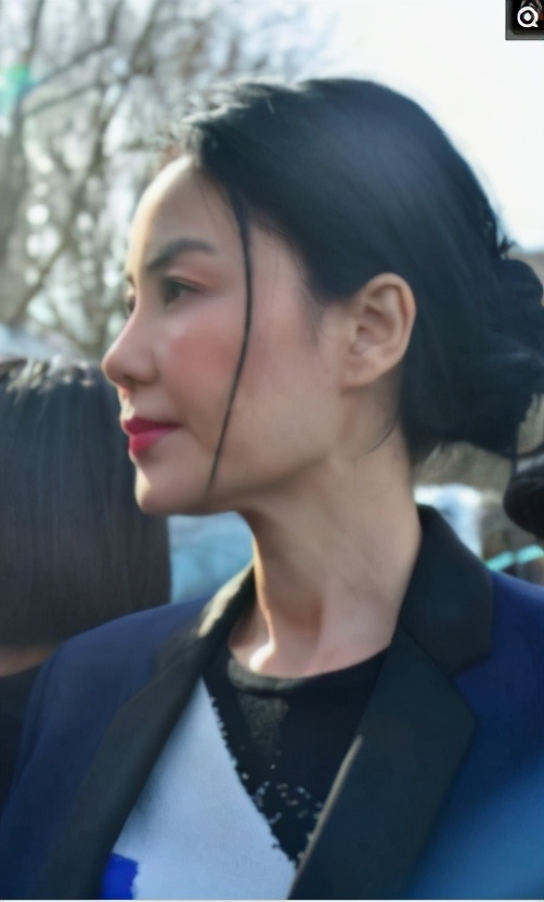 路人抓拍到的王菲,盡顯老態,網友:看來謝霆鋒是真愛 路人抓拍到的王菲,盡顯老態,網友:看來謝霆鋒是真愛