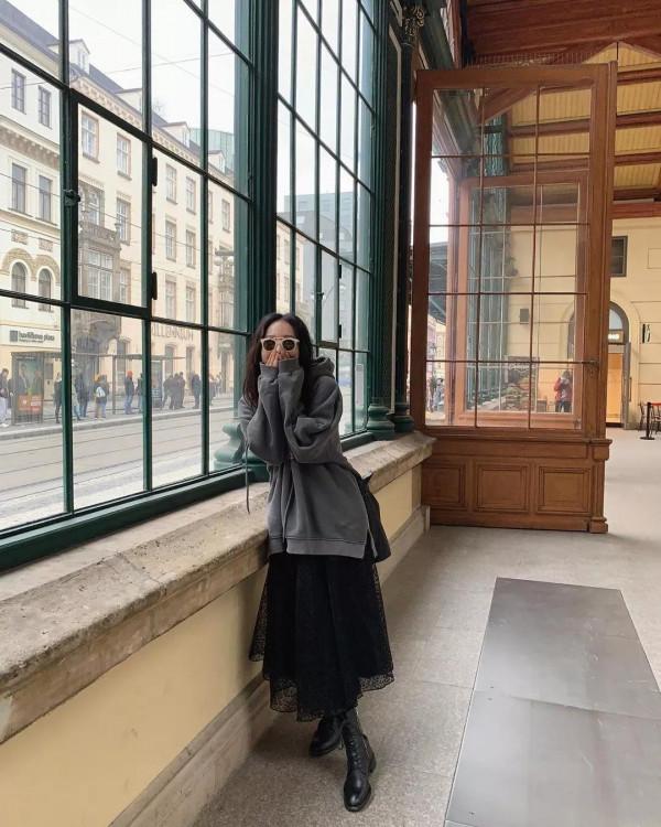 馬丁靴+裙子，長筒靴+裙子，好看+洋氣