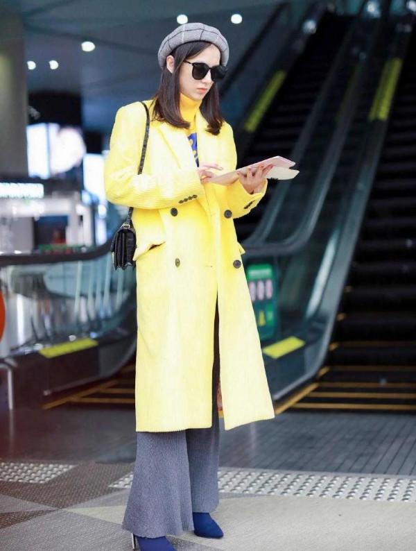 黃聖依堪稱冬季大衣穿搭模板，一身黃色大衣配貝雷帽，女神範十足