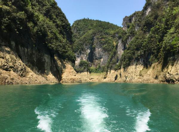 貴州一“懶人”景點太舒服了,全程可乘船,碧玉水中游不停 貴州一“懶人”景點太舒服了,全程可乘船,碧玉水中游不停