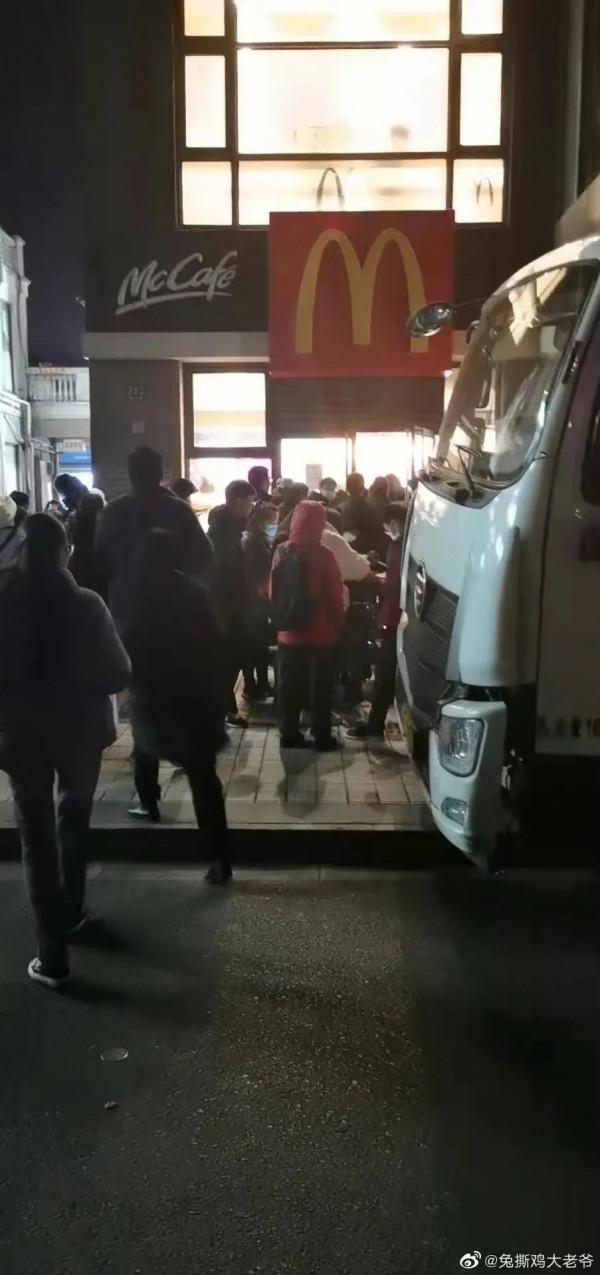 “我在麥當勞做炸雞，被5元漢堡逼瘋了”