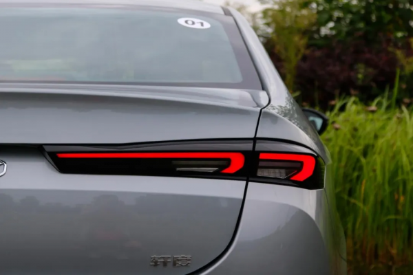 造型新奇駕控出色，10萬內運動家轎黑馬潛質——試駕凱翼軒度