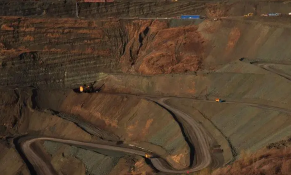 我國第一露天煤礦，煤層厚達55米，開採118年後如今是什麼樣子？