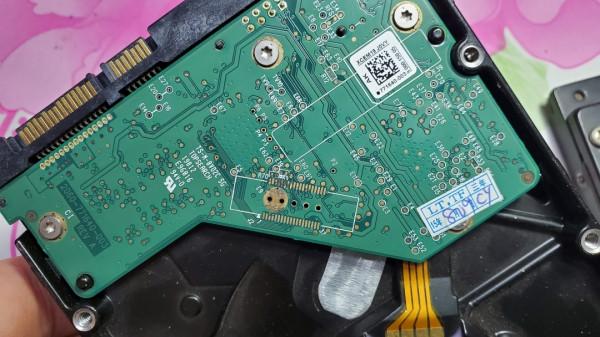 稀奇！20多年前的硬碟拆解