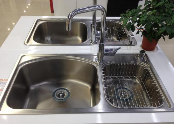 廚房水槽怎麼選?選購時要注意什麼?我家換了三個水槽,才搞明白 廚房水槽怎麼選?選購時要注意什麼?我家換了三個水槽,才搞明白