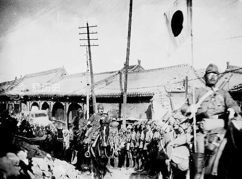 得知被圍的鬼子要自焚，楊成武果斷下令：快衝進去，再晚搶不到了