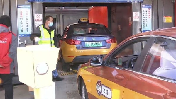 多地新能源汽車換電試點啟動,計程車換電不到1分鐘 多地新能源汽車換電試點啟動,計程車換電不到1分鐘