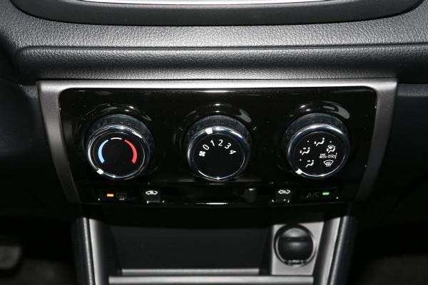 家用代步首選，百公里油耗4&period;9L，賣8&period;78萬，解析YARiS L 致享