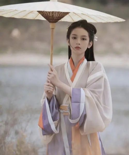 周也又一部古裝玄幻劇來襲,路透造型惹人愛,完全就是個美人坯子 周也又一部古裝玄幻劇來襲,路透造型惹人愛,完全就是個美人坯子