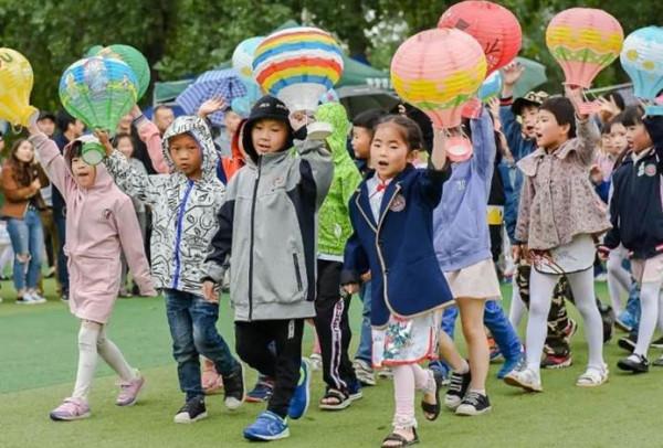 課後延時服務“收費標準”出臺，家長很滿意，午餐晚餐都有了