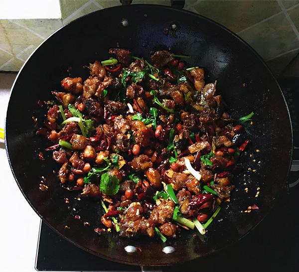 麻辣鮮香辣子雞做法~上桌秒光,簡單又好吃,巨過癮 麻辣鮮香辣子雞做法~上桌秒光,簡單又好吃,巨過癮