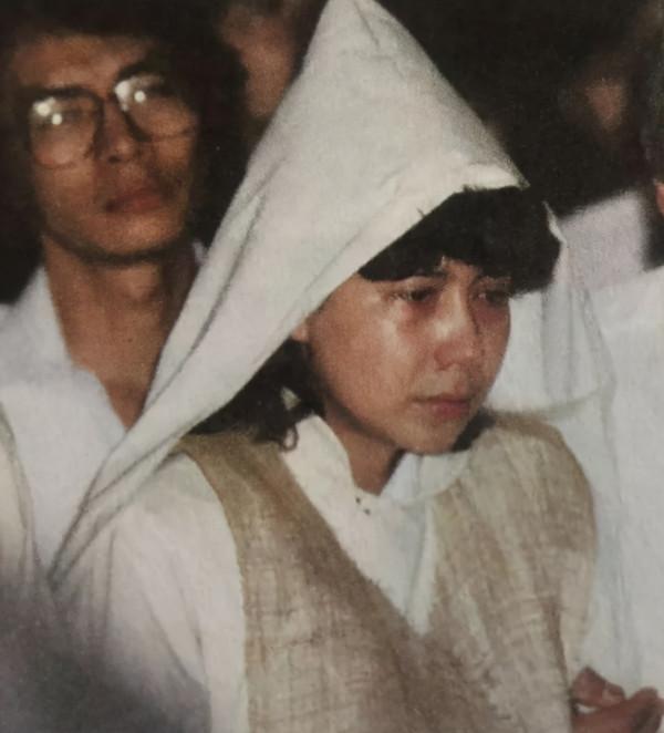 1983年,傅聲遇詭異車禍身亡,甄妮為其生女守寡至今,他憑什麼? 1983年,傅聲遇詭異車禍身亡,甄妮為其生女守寡至今,他憑什麼?