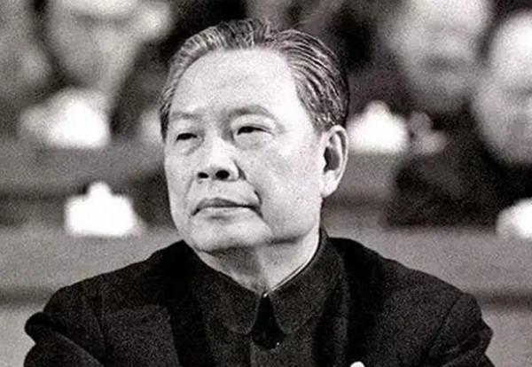 抗戰時期才參軍入伍,1976年在上海力挽狂瀾,晚年官至副國級 抗戰時期才參軍入伍,1976年在上海力挽狂瀾,晚年官至副國級