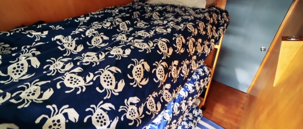 男子花百萬將家搬到水面上 12㎡漂浮小屋每月管理費至少三千