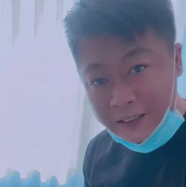 鄉愛謝永強妻子緊急住院，躺病床上面容憔悴打招呼，永強一臉擔憂