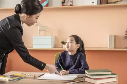 李玫瑾：孩子三歲之前，要有恩於他，三歲之後，要立威於他