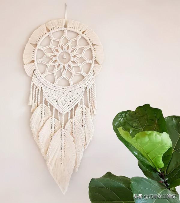 用剩餘的棉繩編了幾片葉子，組合起來簡直美翻了，鄰居都要學起來