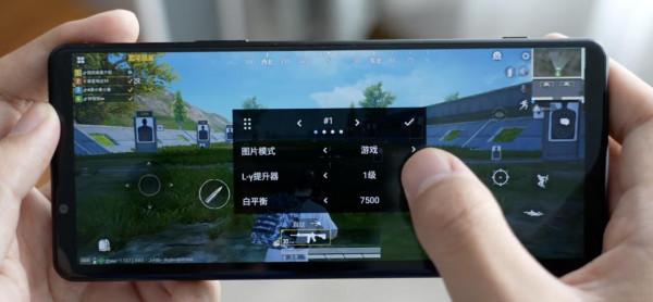 集電視、音訊、鏡頭、相機、遊戲、電影於一身的大廠，做手機也香