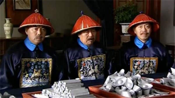 皇帝口中所說“賞萬兩黃金”,真的那麼闊綽嗎?其實並不值錢 皇帝口中所說“賞萬兩黃金”,真的那麼闊綽嗎?其實並不值錢