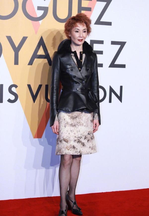 張曼玉的美難以復刻！41歲的無修舊照讓人心顫，優雅貌美似名媛