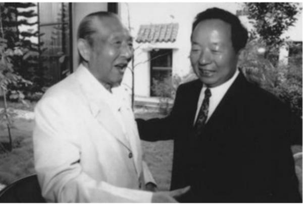 田紀雲妻子李英華:曾大著肚子工作一線,4個子女卻都是普通工人 田紀雲妻子李英華:曾大著肚子工作一線,4個子女卻都是普通工人