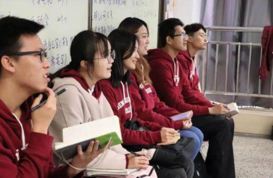 吸引公費師範生到農村學校任教，僅落實待遇還不夠