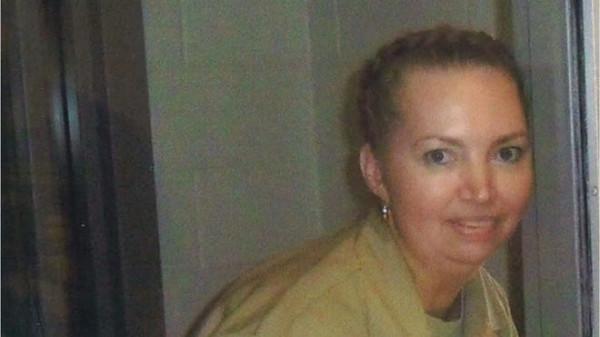 04年，美國一懷孕8個月的孕婦，因一起寵物交易，竟慘遭剖腹取子