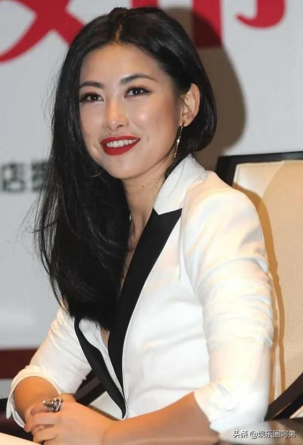 女星朱珠榮登百位全球最美面孔行列，這足以說明她足夠美麗