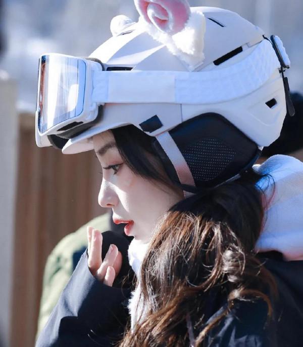 angelababy和虞書欣節目滑雪照被爆，那個是你喜歡的型別