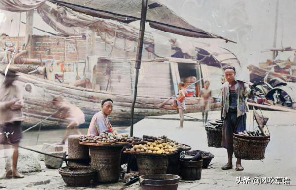 1900年的蘇州，婦人在吳門橋下浣洗衣物，男子在玉帶橋前思考人生