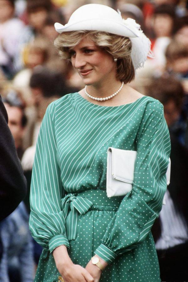 女王承諾永不退位,73歲查爾斯與卡米拉心碎,成就了戴安娜單親子 女王承諾永不退位,73歲查爾斯與卡米拉心碎,成就了戴安娜單親子