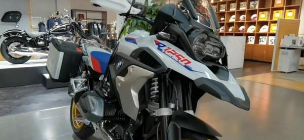 寶馬最低排量的310 GS，性價之王，有排面的藍天白雲標