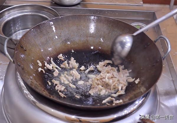 廚師長做的粉絲炒包菜，不用加水直接下鍋炒，口感勁道還不粘鍋