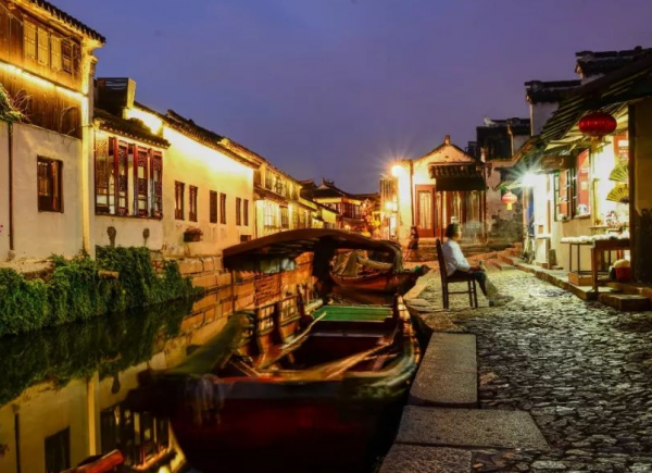 陝西斥資5億建造的文旅小鎮,卻因位置偏僻被嫌棄,如今遊客稀少 陝西斥資5億建造的文旅小鎮,卻因位置偏僻被嫌棄,如今遊客稀少