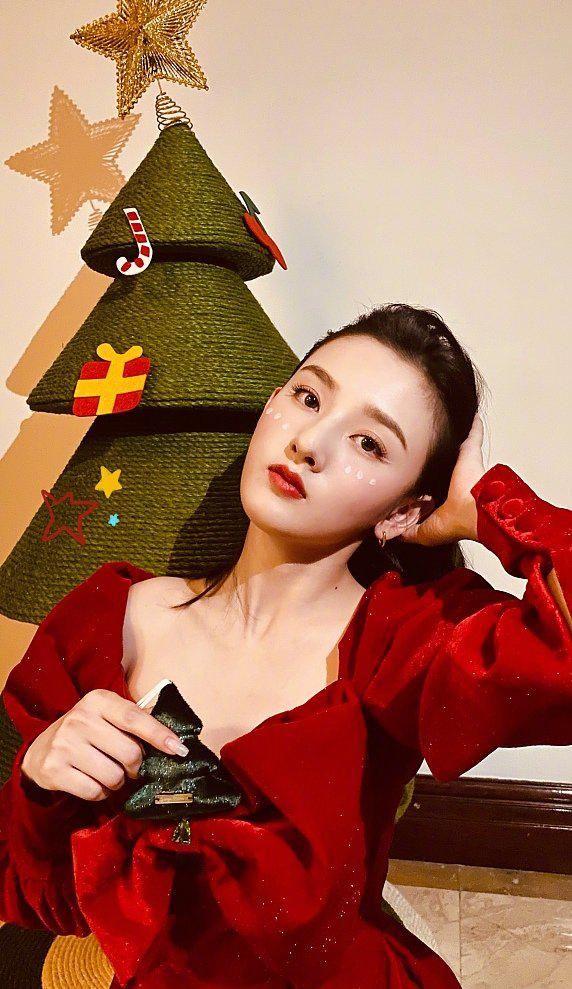 復古紅唇妝讓你好運一整年！高圓圓優雅鍾楚曦明豔，誰也能駕馭